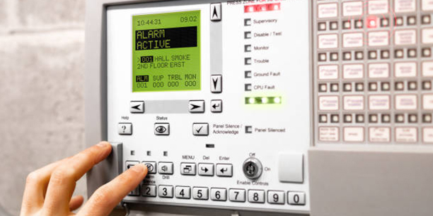 Industrial internet of things, innovative manufacturing and smart industry: human machine interface app on a digital tablet