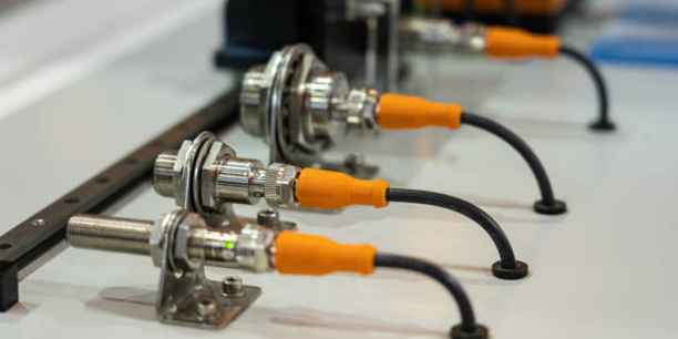 Industrial internet of things, innovative manufacturing and smart industry: human machine interface app on a digital tablet